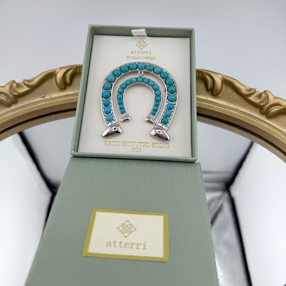 Atterri Reconstituted Stone Horseshoe Pin – Turquoise-Inspired Statement Brooch - Picture 4 of 5